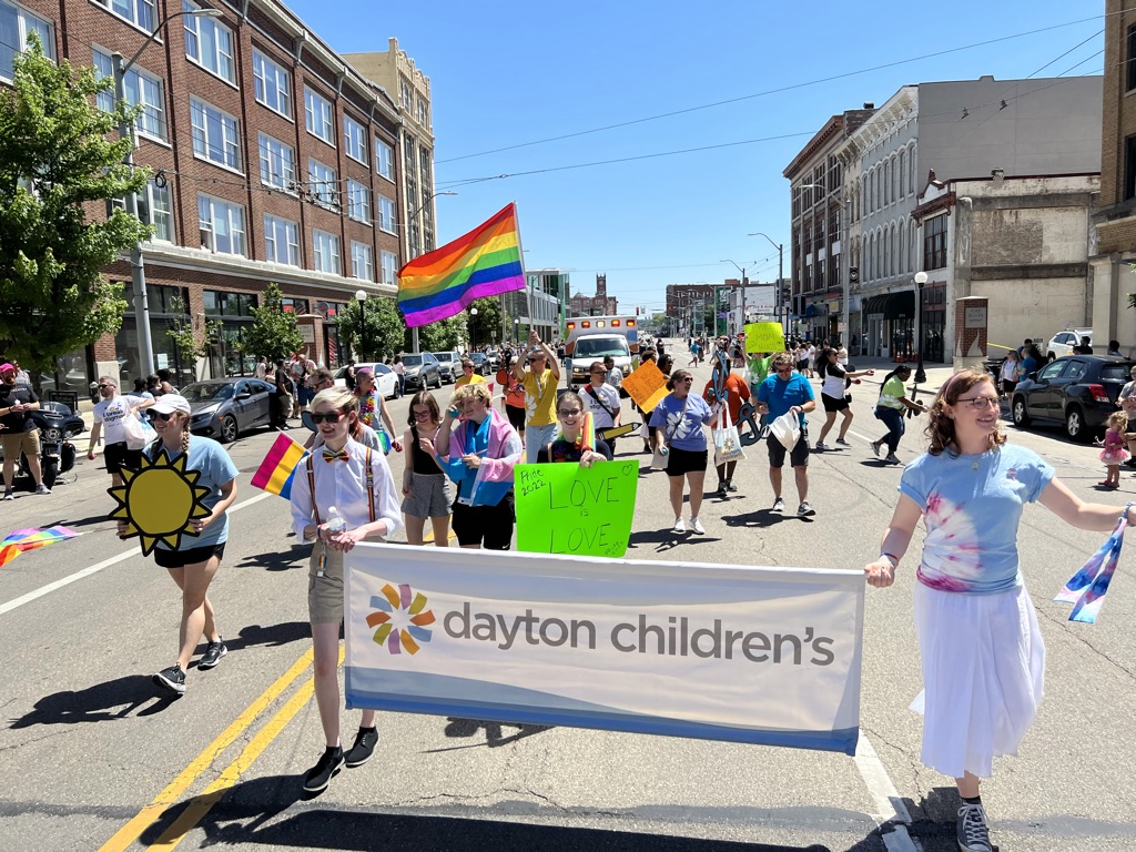 🌈 Dayton Children’s proud today at the Dayton Pride parade! We are handing out #OnOurSleeves gear and talking about the importance of breaking the stigma around mental health for our LGBTQ+ youth! 

#daytonchildrenshospital #wearedaytonchildrens #aboveandbeyond4kids #Daytonpride
