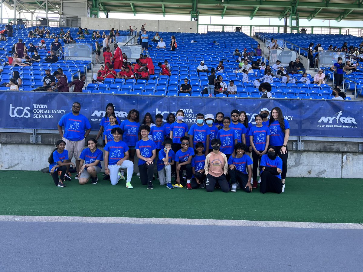 An excellent day @IcahnStadiumNYC for the All Boro Track Meet @nyrr. Thank you to the runners, coaches, parents and everyone involved. @MS137Heroes @capt346 @District27NYC @Principal_Trin #risingnyrr