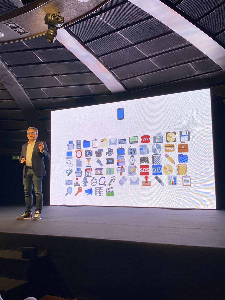 SuDigitalLawyer's tweet image. #DigitalNomadFest ⁦@marcvidal⁩ en ⁦@DigitalNomadF⁩ #Tenerife La complejidad del #Reworking