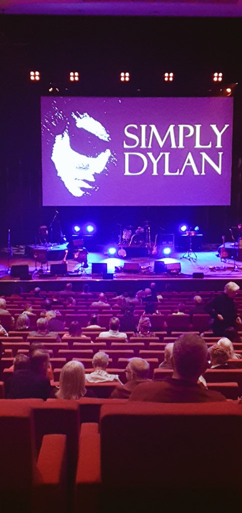 KeithMullin's tweet photo. Its filling up #SimplyDylan https://t.co/a9JvZmjiSu