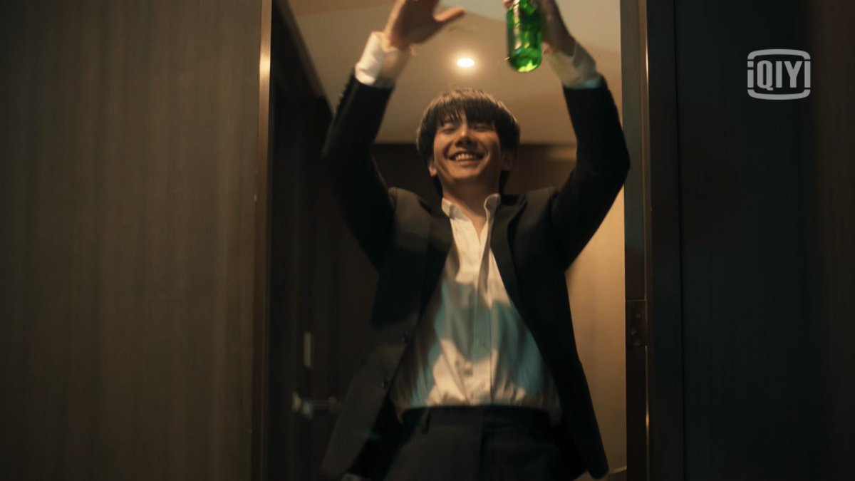 Ma Pete che parla coreano ubriaco 😂😂😂😂#KinnPorscheEP9 #VegasPete #KinnPorscheTheseriese