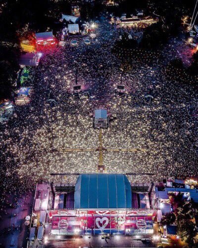 shittokindaok's tweet photo. thinking about the shawn mendes festival tour in 2018,,, yeah he was in his element https://t.co/NcgbHUTxLx