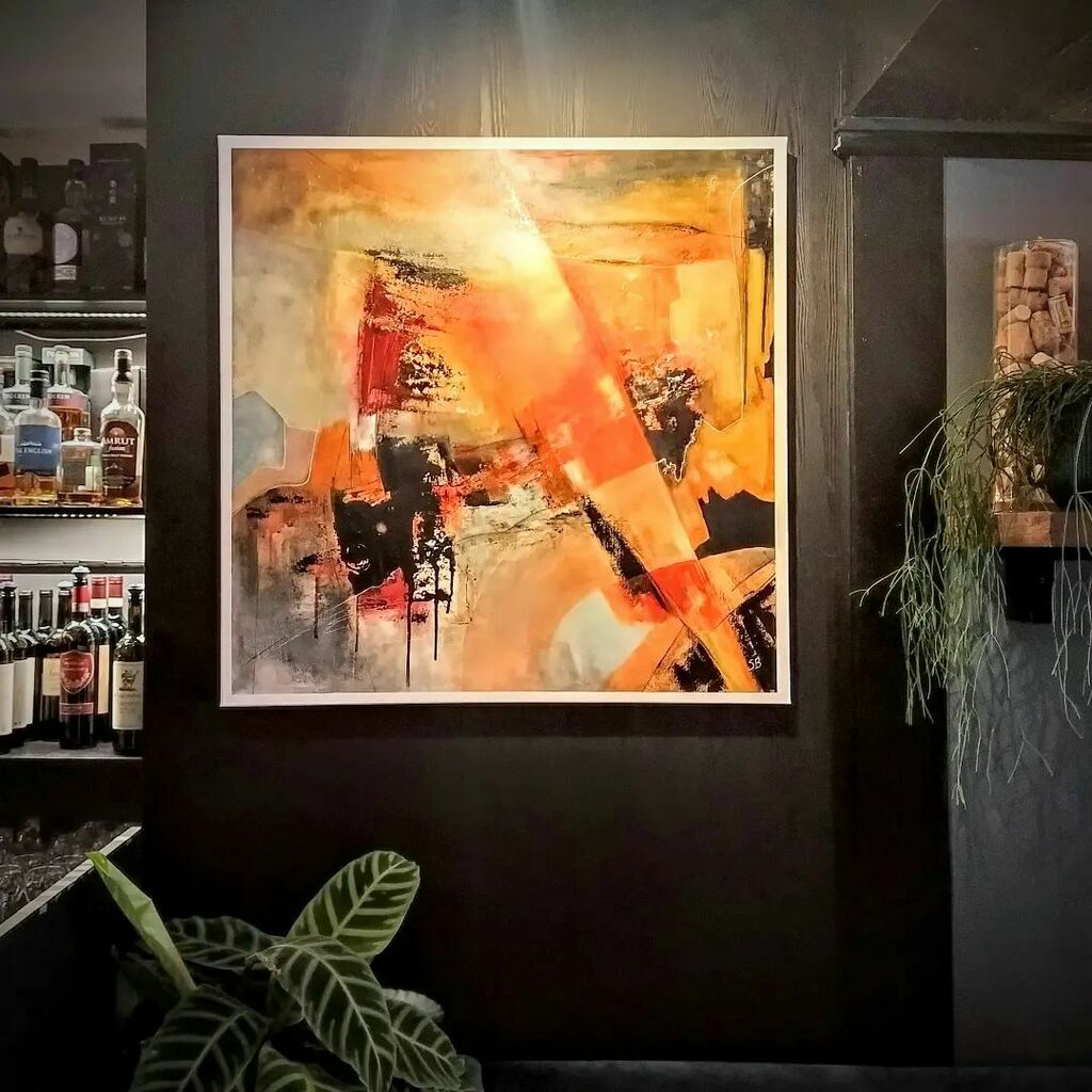 StuartBeckArt's tweet photo. Lovely to see my work on the walls. Really enjoying this one against the lush new dark background @mustwine.bar 

#originalabstract #artonwalls #contemporarybritishartist #contemporaryabstract #contemporaryartcollectors #acrylicsoncanvas #abstractartistsofinstagram #colourfu… https://t.co/bI0PcITEh7