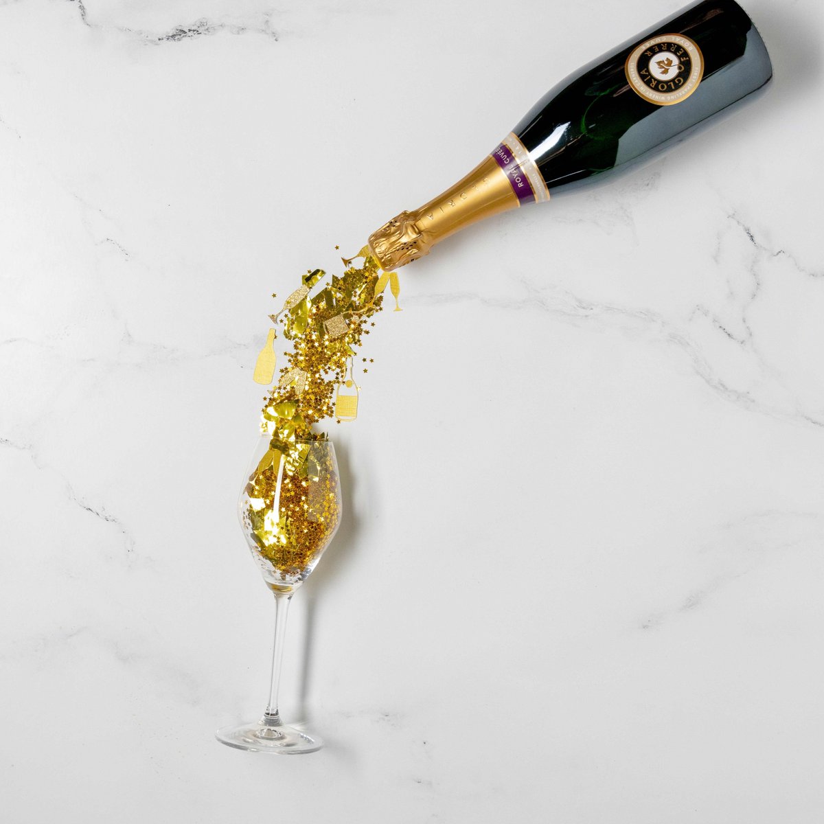 GloriaFerrer's tweet photo. Happy #NationalBubblyDay!✨ What Gloria bubbly are you popping open tonight? 🍾🥂✨ https://t.co/vLGuXE30KI