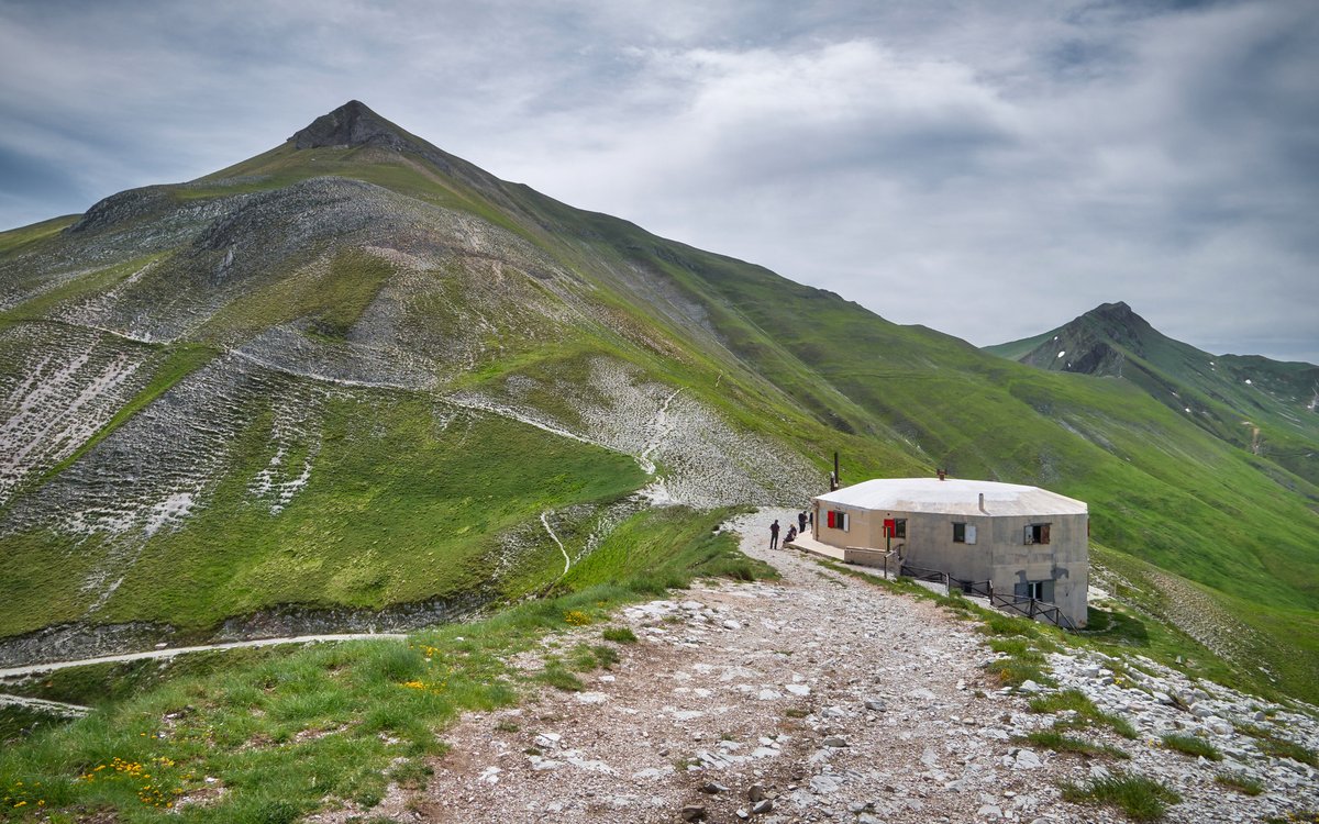gigi62photo's tweet photo. Sibillini - rifugio del Fargno con Pizzo Tre Vescovi e Pizzo Berro - Ussita (MC)
#Sibillini #NationalParks #Marche #Marcheoutdoor #Fargno #PizzoTreVescovi #PizzoBerro #mountains #trekking #mtb #cycling #cyclinglife https://t.co/KdGnoPdXBN
