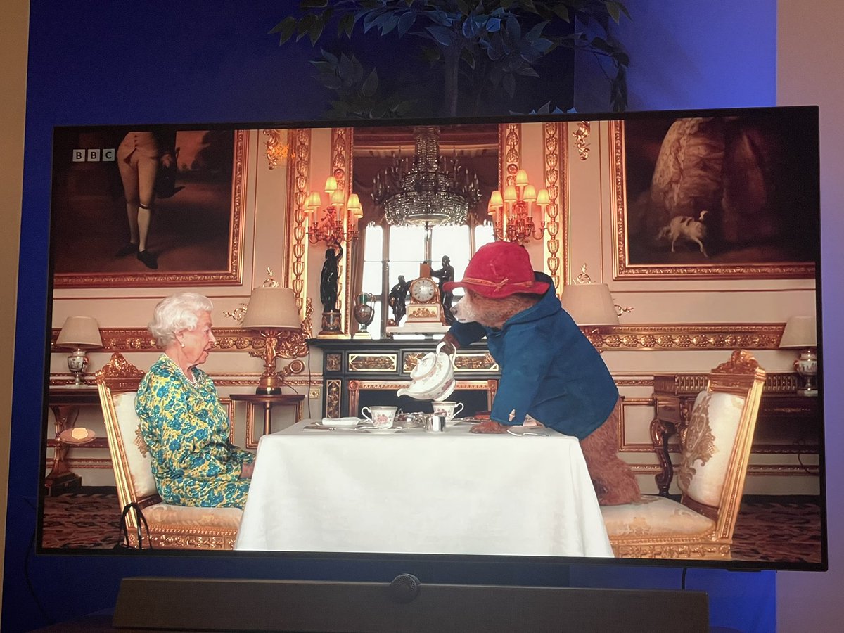 deanjohnsonuk's tweet photo. Nah to be fair Paddington having tea with the Queen is one of the best things I’ve seen on TV https://t.co/GFfbvoIfEa