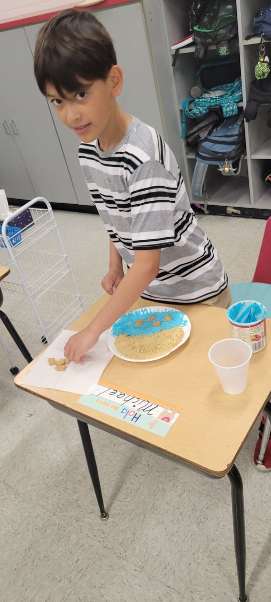 MSanMartin29's tweet photo. Our landforms project ended being so delicious! https://t.co/tw1u8aKxcL