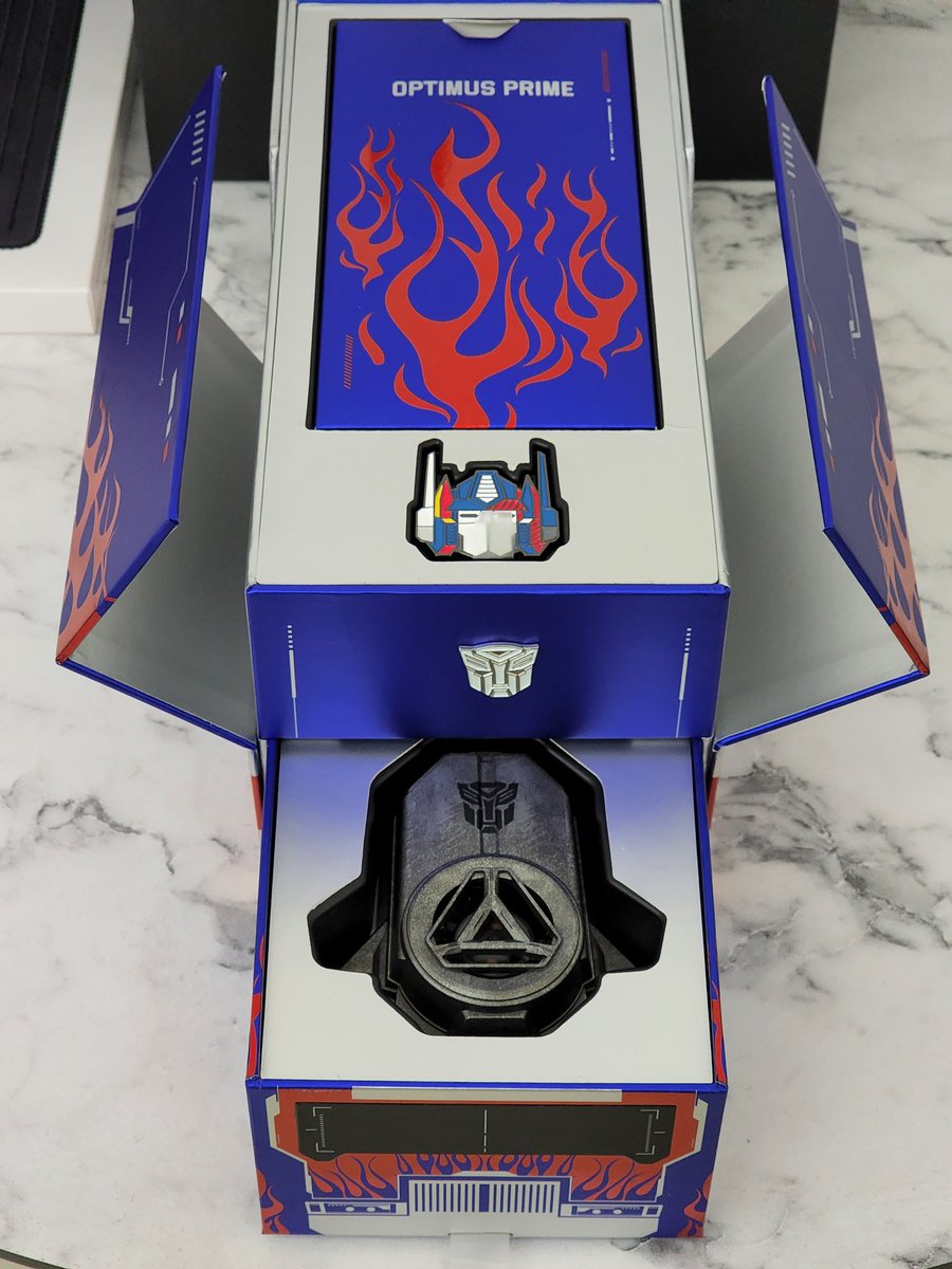 OnlyTechAE's tweet image. And it&apos;s here the limited edition #nubia #redmagic7pro #Transformers edition it&apos;s 18gb ram with 512gb storage and they put everything in the box oh yeah let&apos;s roll out 😁😀 @TheGalox_ #redmagic #OptimusPrime #Hasbro @GadgetsSpec @jmwilt21 @Vyyyper