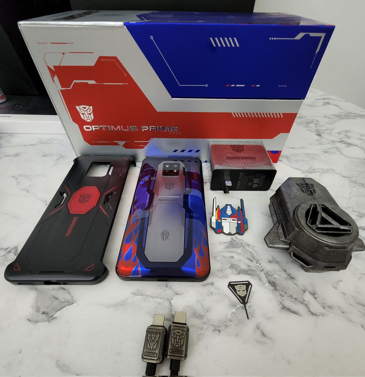 OnlyTechAE's tweet image. And it&apos;s here the limited edition #nubia #redmagic7pro #Transformers edition it&apos;s 18gb ram with 512gb storage and they put everything in the box oh yeah let&apos;s roll out 😁😀 @TheGalox_ #redmagic #OptimusPrime #Hasbro @GadgetsSpec @jmwilt21 @Vyyyper