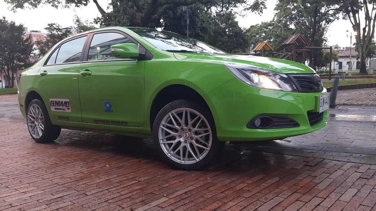 taxelectricos's tweet photo. Llegan a Bogotá la nueva flota de #TaxisElectricosBogota el vehículo E5 de la marca @BYD_Electricos se une a partir de hoy la familia de #TaxisElectricos que ya rodaba por nuestra ciudad contribuyendo a la movilidad eco-amigable.
#movilidadsostenible #movilidadelectrica https://t.co/C6Od5w2taT