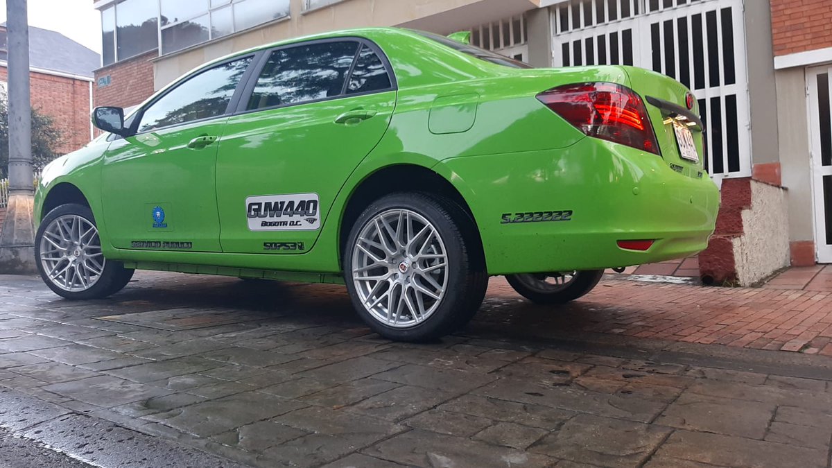 taxelectricos's tweet photo. Llegan a Bogotá la nueva flota de #TaxisElectricosBogota el vehículo E5 de la marca @BYD_Electricos se une a partir de hoy la familia de #TaxisElectricos que ya rodaba por nuestra ciudad contribuyendo a la movilidad eco-amigable.
#movilidadsostenible #movilidadelectrica https://t.co/C6Od5w2taT