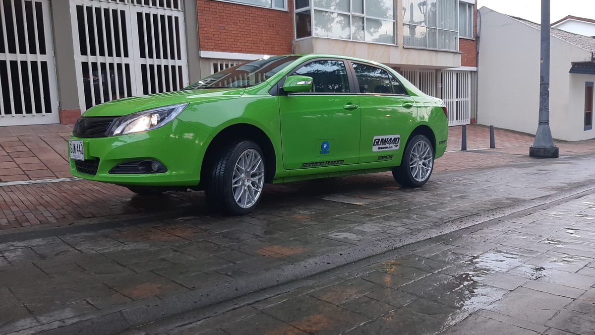 taxelectricos's tweet photo. Llegan a Bogotá la nueva flota de #TaxisElectricosBogota el vehículo E5 de la marca @BYD_Electricos se une a partir de hoy la familia de #TaxisElectricos que ya rodaba por nuestra ciudad contribuyendo a la movilidad eco-amigable.
#movilidadsostenible #movilidadelectrica https://t.co/C6Od5w2taT