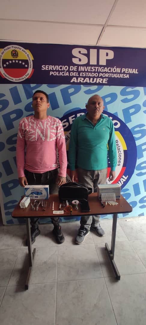 TarekWiliamSaab's tweet photo. #DETENIDOS en Acarigua Gonzalo Milano y Denni Milano quienes se dedicaban a ofrecer servicios odontologicos de manera ilegal: El Ministerio Público #imputó los delitos de Ejercicio ilegal de la odontología,
Intrusismo, Estafa continuada y Agavillamiento. https://t.co/MyvVItR7MW