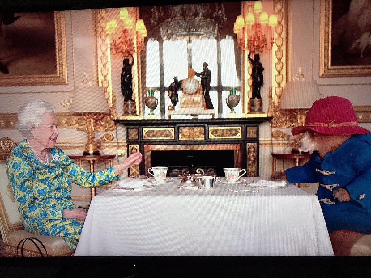 sabrinazizzle's tweet photo. It’s already peaked #partyatthepalace https://t.co/ShsmxTRUW7