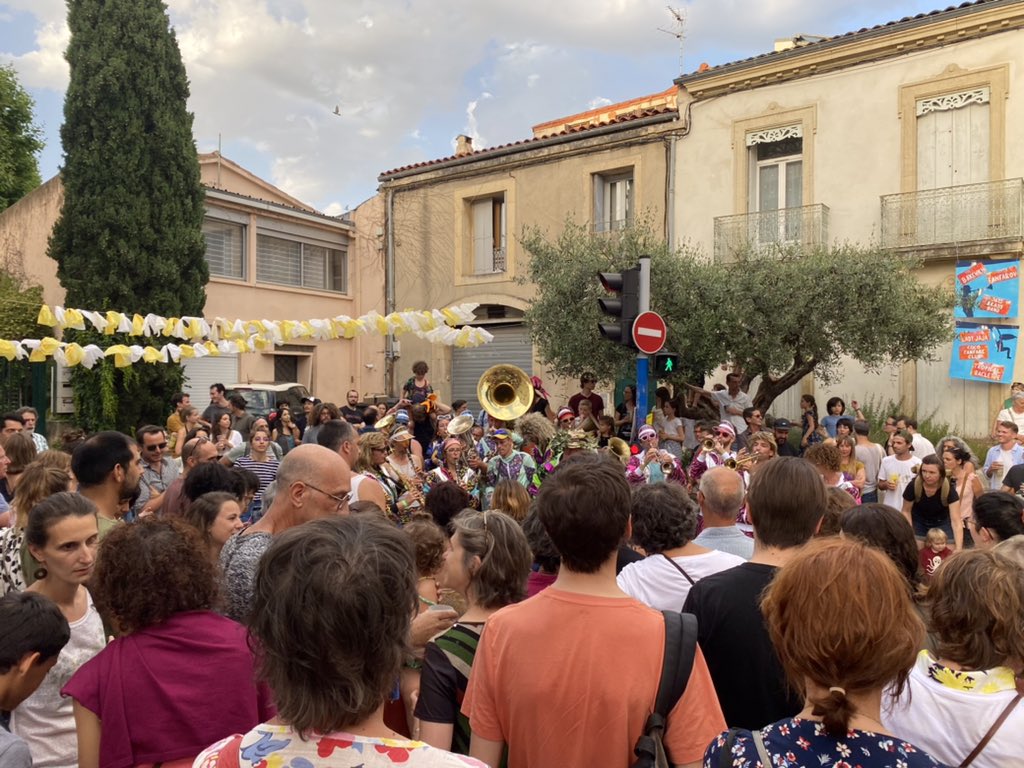BergeonL's tweet photo. Au Festival des Fanfares à #Montpellier avec Éric Penso, maire de Clapiers.
Quel plaisir de se retrouver dans cette belle ambiance après 2 ans de privation!

#legislatives2022 
#circo3403 https://t.co/DI7hai0Fo8