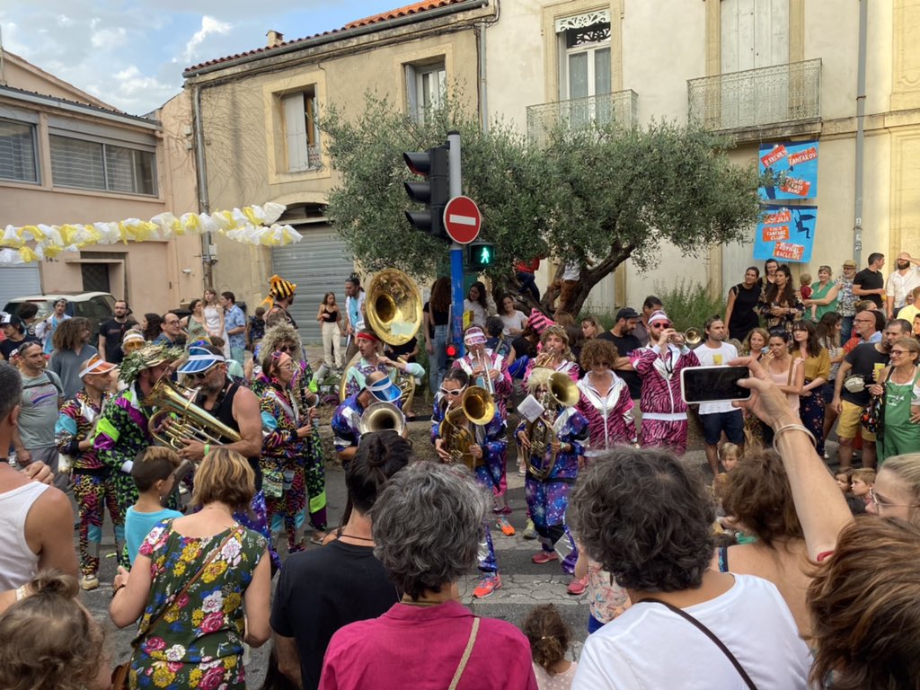 BergeonL's tweet photo. Au Festival des Fanfares à #Montpellier avec Éric Penso, maire de Clapiers.
Quel plaisir de se retrouver dans cette belle ambiance après 2 ans de privation!

#legislatives2022 
#circo3403 https://t.co/DI7hai0Fo8
