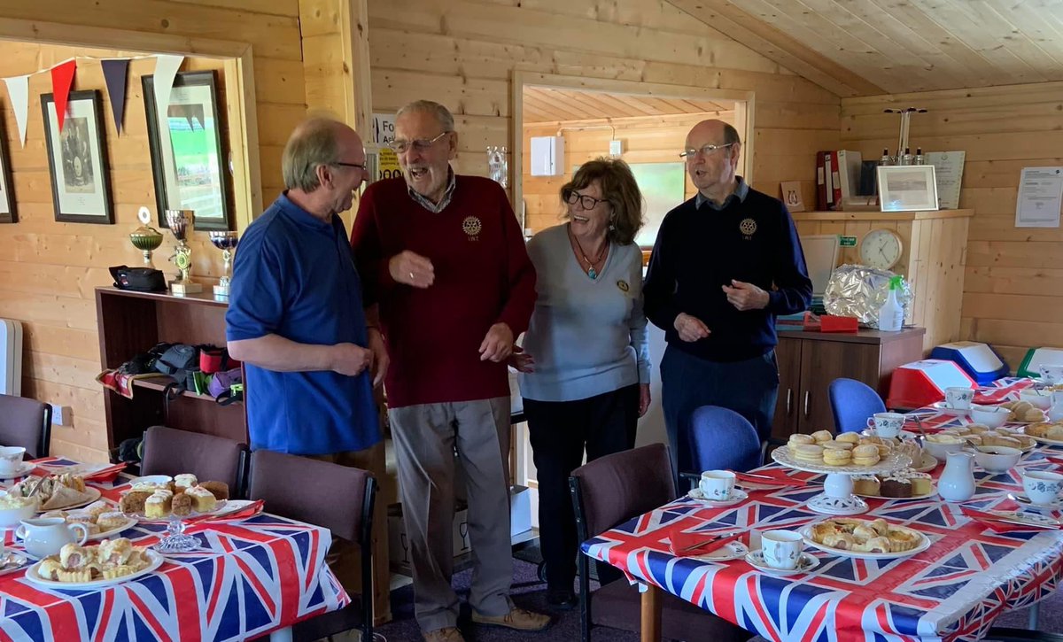 DenisRobson2's tweet photo. Walkerburn Pensioner’s Association celebrated the Queens Platinum Jubilee in style with afternoon tea provided by a jolly bunch of Rotarians who also like to party! #rotaryisfun https://t.co/cztE1ca42y