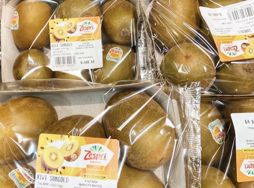 soniche24's tweet photo. Riquísimos los kiwis 🥝 @Zespri_es 
@KuvutES  #AtrapaElSaborIrresistible https://t.co/EbykgsAvgE