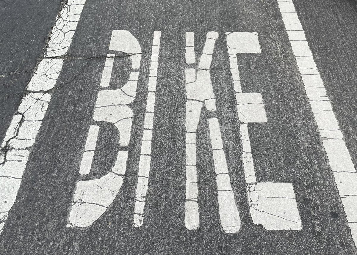 NawaMitchell's tweet photo. Kerning problems 🥴 https://t.co/LaPPheBEF0