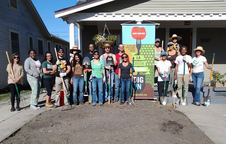 LAGreenGrounds's tweet photo. Volunteer for our next DIG-IN! Saturday, June 18 9am-3pm in LA. Limited space - you must be registered. More info: https://t.co/zzDfpKaOpP https://t.co/AMLS681RVJ