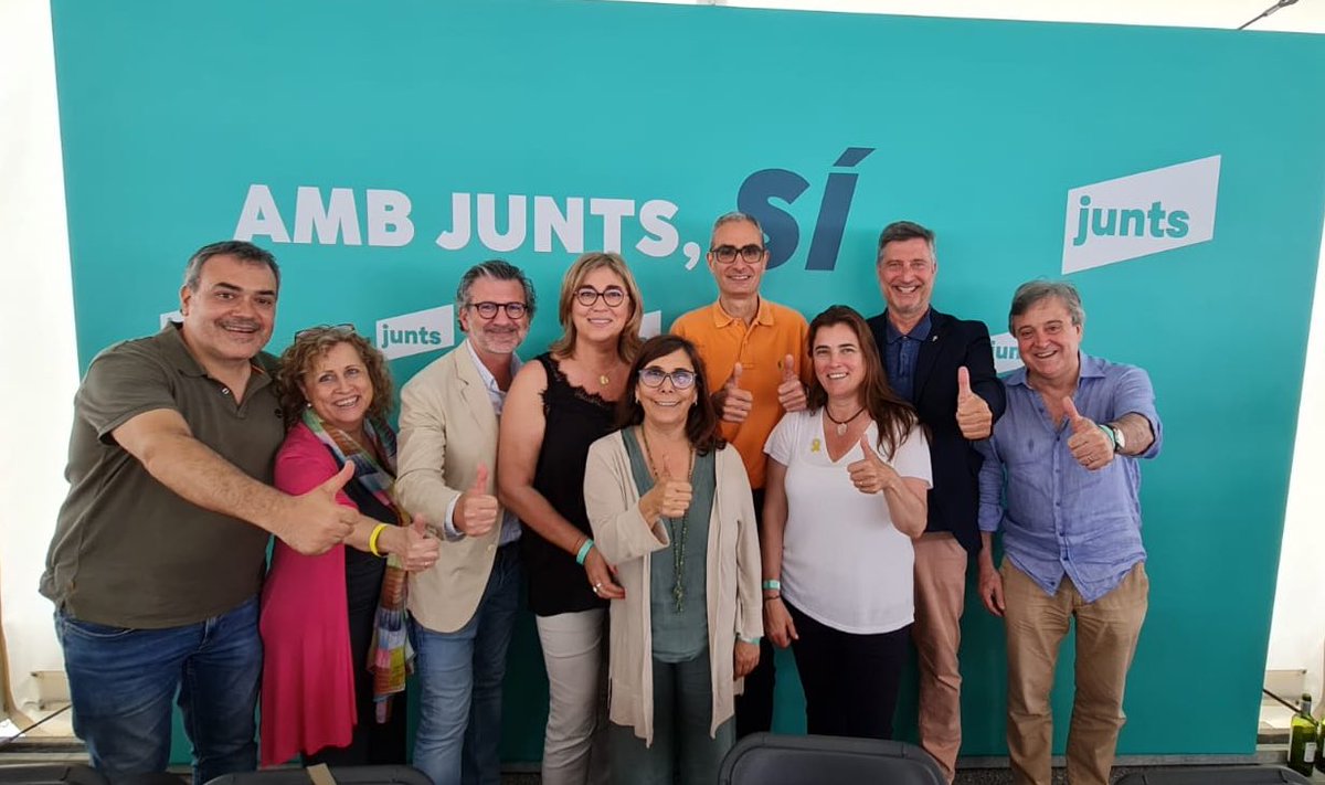 Treballarem perquè #SantCugat recuperi la seva força en tots els àmbits. Amb la complicitat de <a href="/cristinaparaira/">Cristina Paraira</a> com a 2 de la meva candidatura de <a href="/juntsxstc/">Junts per Sant Cugat 🎗</a> aportem il·lusió, coneixement i bon govern. Tots som necessaris!!
Així ho hem comunicat avui al congrés de <a href="/JuntsXCat/">Junts per Catalunya🎗</a>