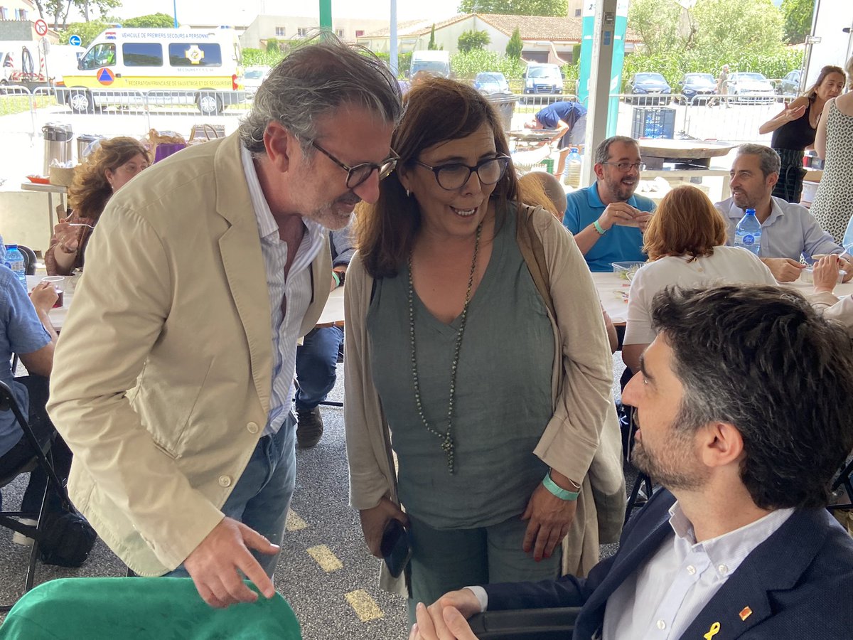 josepmvalles's tweet photo. Treballarem perquè #SantCugat recuperi la seva força en tots els àmbits. Amb la complicitat de @cristinaparaira com a 2 de la meva candidatura de @juntsxstc aportem il·lusió, coneixement i bon govern. Tots som necessaris!!
Així ho hem comunicat avui al congrés de @JuntsXCat https://t.co/GanbBUykOK