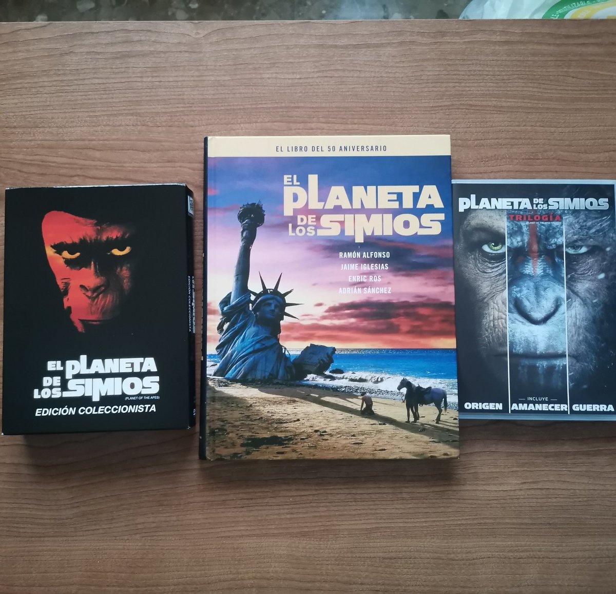 mdavilavm's tweet photo. Algo se está cociendo... / Something's going on... #WorkInProgress #EntreAlgunosMás #PeroEsteMolaMucho #PlanetOfTheApes #NotMonkeys #MonetesDePelícula #MuRicoInvestigar https://t.co/84T8MS1Poc