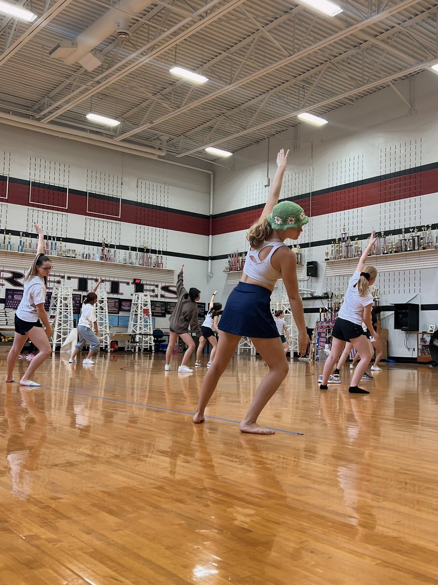 Diamonds_CHHS's tweet photo. We be hustling awoo‼️😤💪
 -
#chhsdiamonds #colorguard #diamondsdanceguard #gcisd #gcisdfinearts #marchingband #marching #colleyvilleheritageband #chhsband #winterguard #chhs #pfnd #dance #colorguardflag #colleyvilleheritagehighschool #chhsband #band #panthers #chpantherpride https://t.co/lZBZQ7VEI7