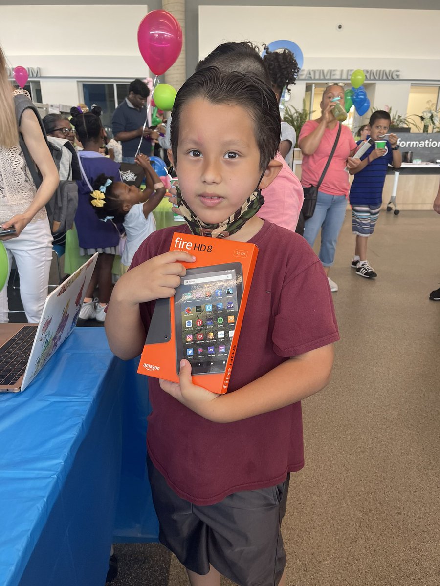 DISDWorldLangs's tweet photo. Look at winners of Kindles and Door Dash Gift Cards at #ReadforMe2022 at Vickery Park Library! Congrats to all winners! @dallasschools @DallasReads @ArlenaGaynor @shannontrejo https://t.co/tMyeCLL0nE