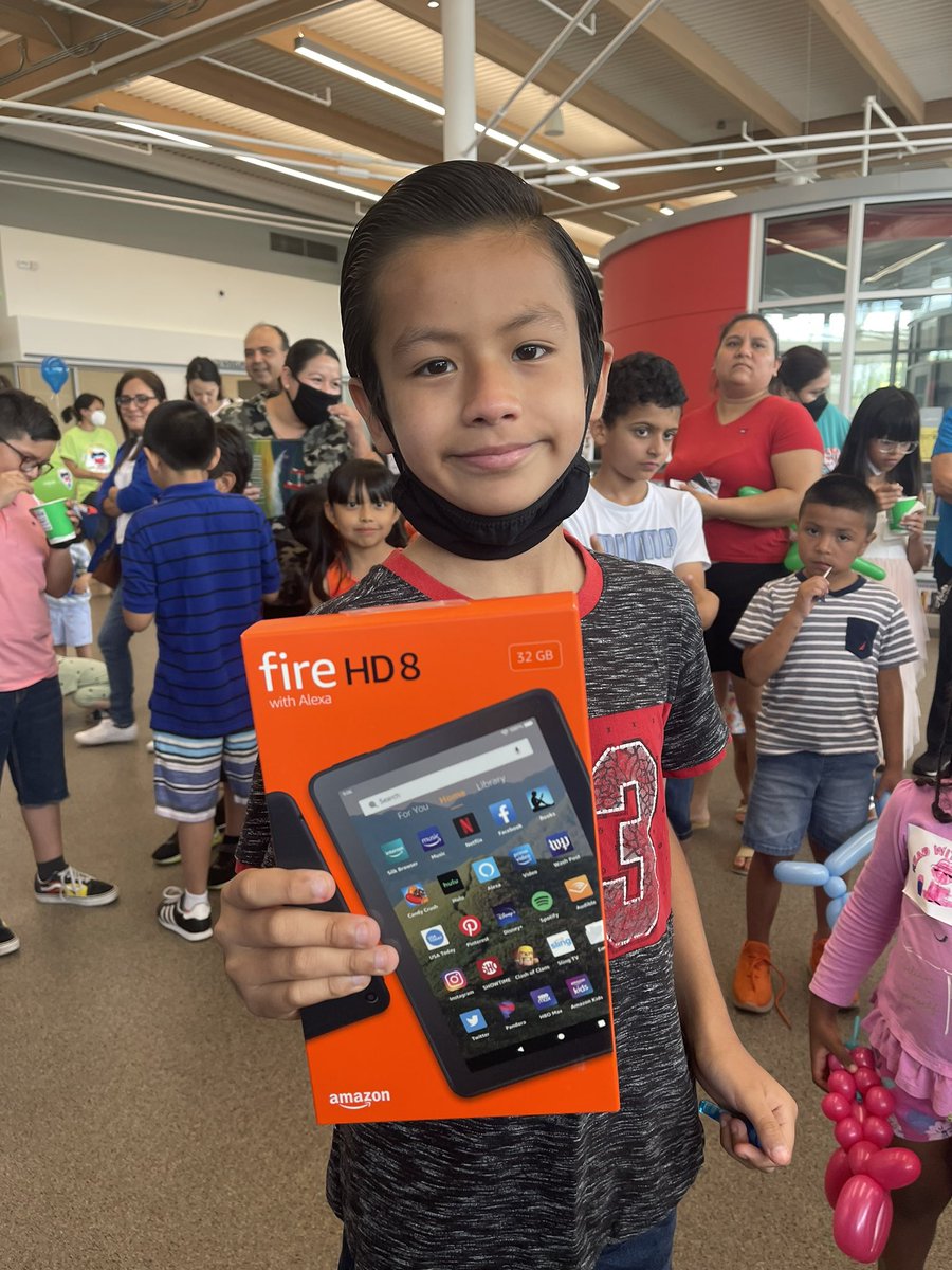 DISDWorldLangs's tweet photo. Look at winners of Kindles and Door Dash Gift Cards at #ReadforMe2022 at Vickery Park Library! Congrats to all winners! @dallasschools @DallasReads @ArlenaGaynor @shannontrejo https://t.co/tMyeCLL0nE