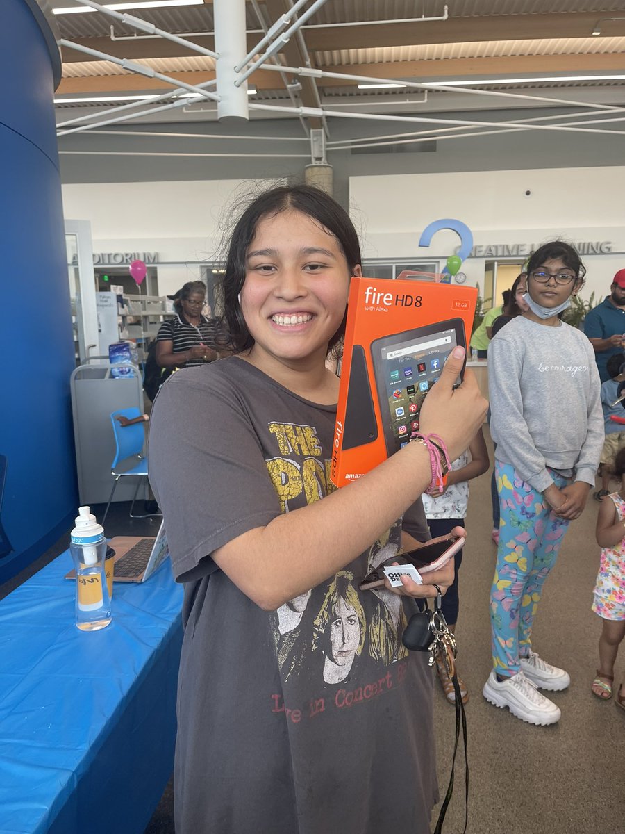 DISDWorldLangs's tweet photo. Look at winners of Kindles and Door Dash Gift Cards at #ReadforMe2022 at Vickery Park Library! Congrats to all winners! @dallasschools @DallasReads @ArlenaGaynor @shannontrejo https://t.co/tMyeCLL0nE