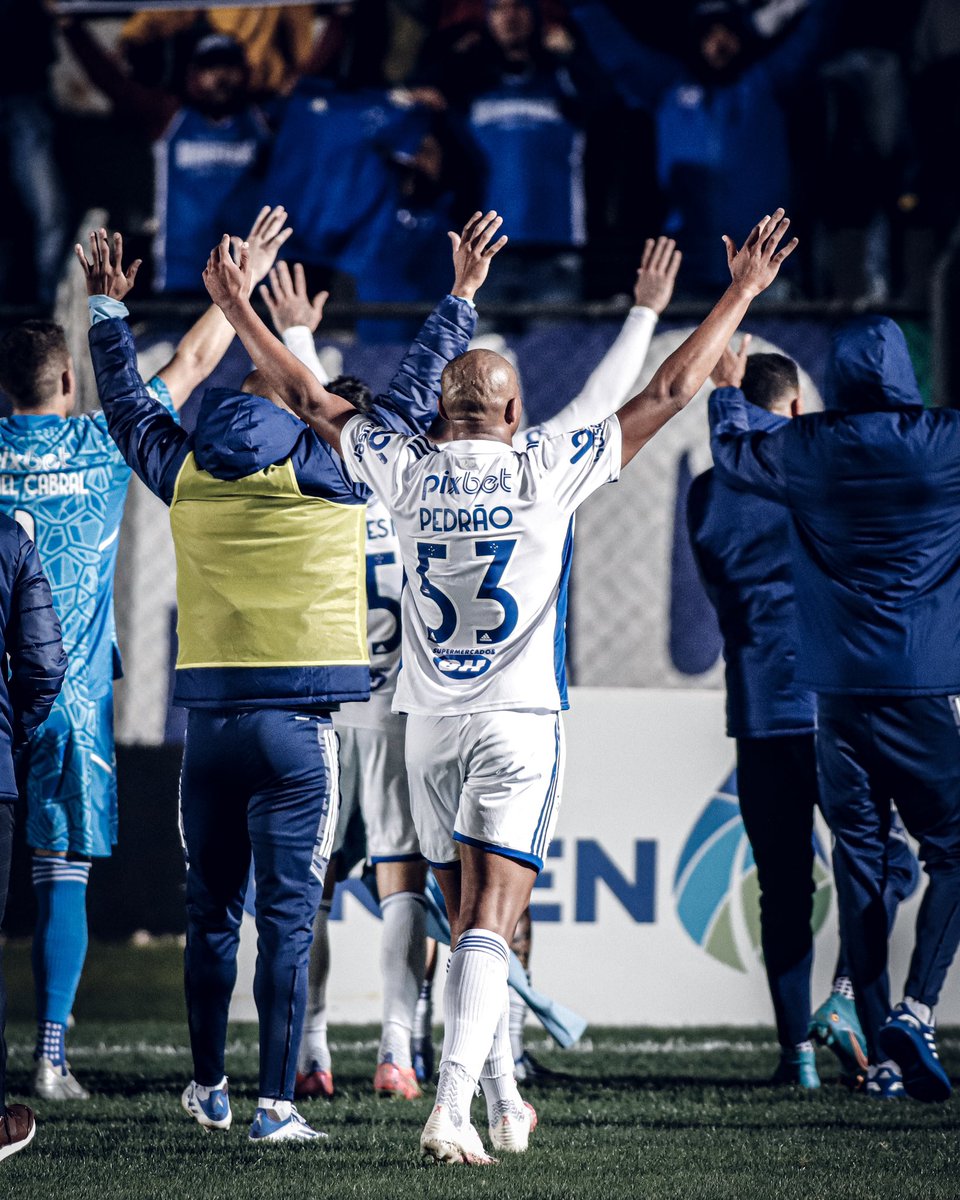 Pedrao53's tweet photo. Sem palavras para descrever este momento! Feliz pela estreia no profissional e pela vitória. ✅💙🤍 https://t.co/TQEyApCD9e