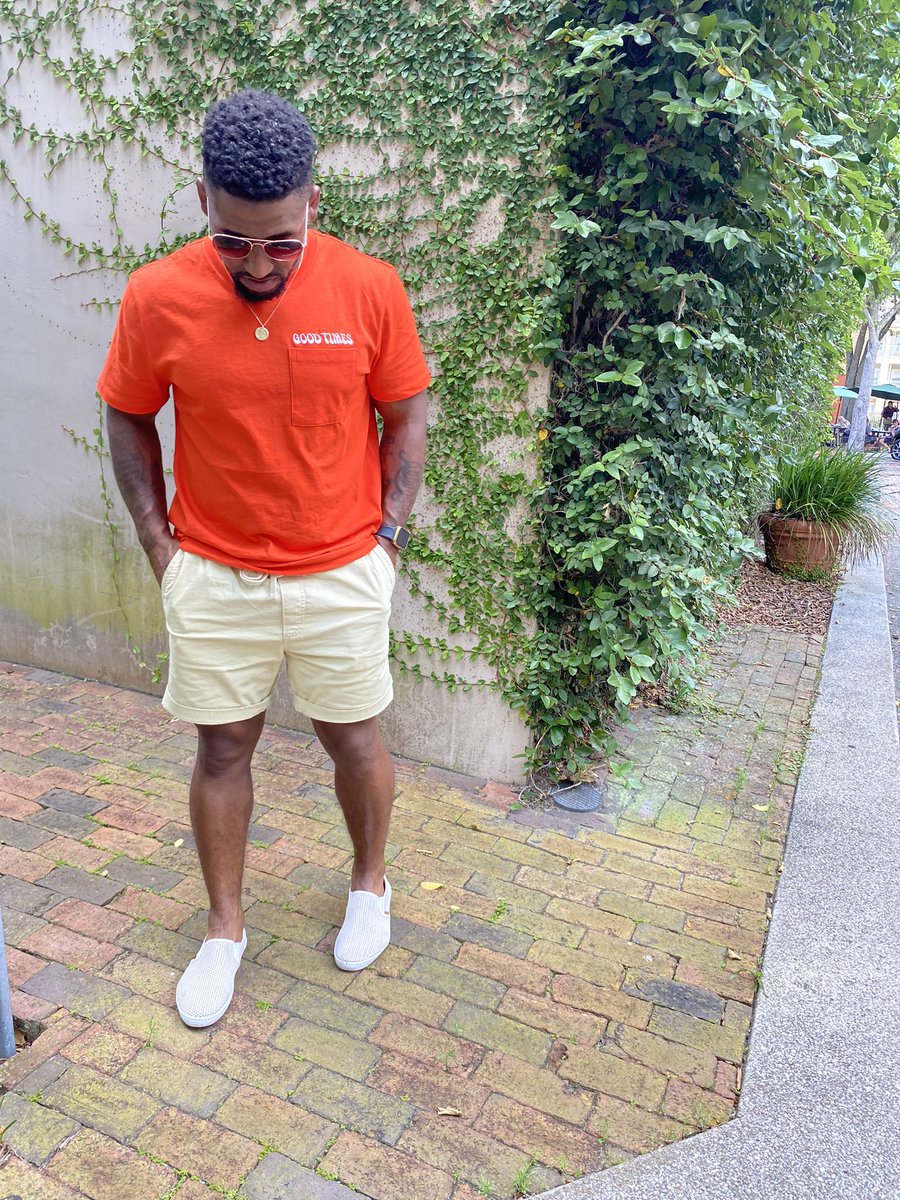 1KingofWolves's tweet photo. Break down: shirt $9 shorts I think $12 (yellow) both from Forever 21 and the shoes $20 from H&amp;M. Really wanted to venture out with this fit, it’s nothing special about this but the brightness in this orange was definitely out of my comfort zone. 7/10 #PapiFit https://t.co/Ll4FRZN7F3