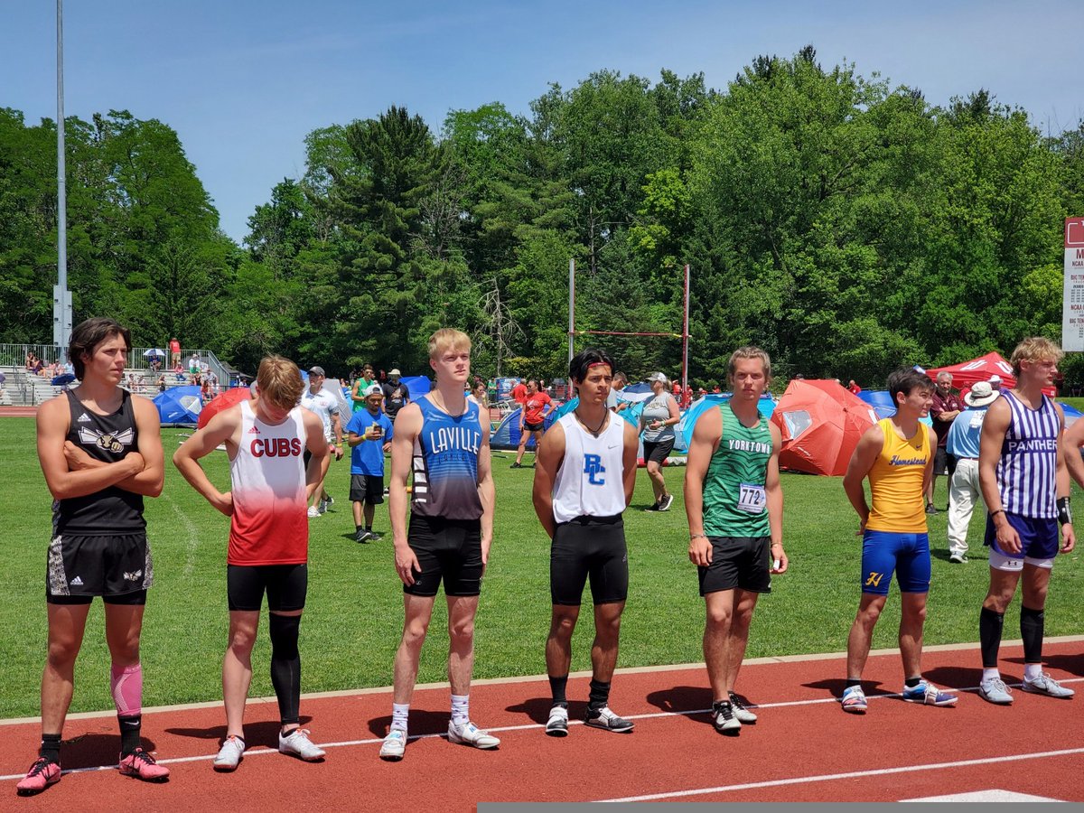 LVAthletics's tweet photo. Following participants in the IHSAA State Pole VaultChampionships, @LVAthletics sophomore Lincoln Hulsey is set to compete with a field of 27 at 3 p.m. at the Robert C.Haugh Track & Field Complex on the campus of Indiana University.
#Proud2beaLancer https://t.co/15JnhLhlAw