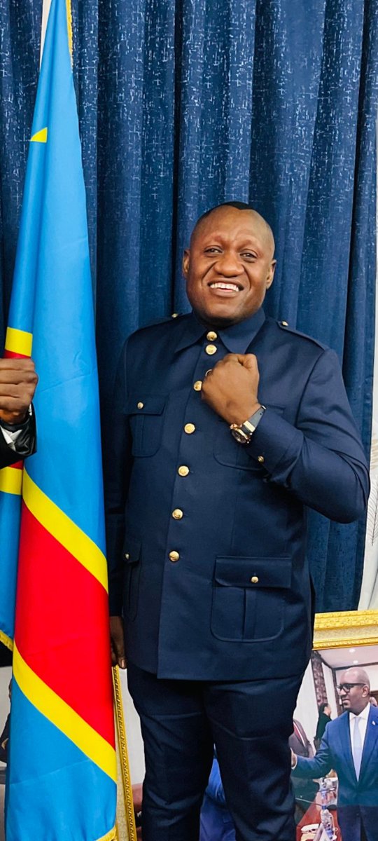 ElieOMOKOKO2's tweet photo. Monsieur Jules alingete inspecteur général des finances chef de service l'homme de la situation avec  son slogan non aux prédateurs , ni aux detourneur du dénier public merci aux chef de l'état pour c'est choix judicieux. https://t.co/XLLZJCxBsF