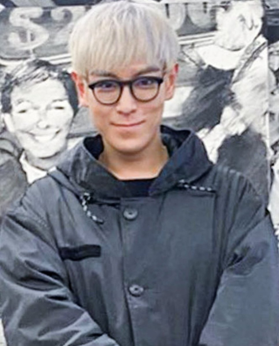 chel_seunghyun's tweet image. Heya, Ahjussi! I know you have a secret Twitter and sometimes you go in here to spy 👀 I just want you to know that no matter what happens, I'll support you 💯 all the way! I love you to the moon and back! #ChoiSeungHyun #TTTOP #TOPISBACK ❤️‍🔥