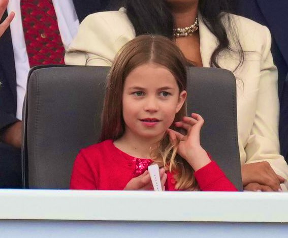 isaguor's tweet image. HRH Princess Charlotte looks soooo pretty tonight! 

#PlatinumPartyatthePalace