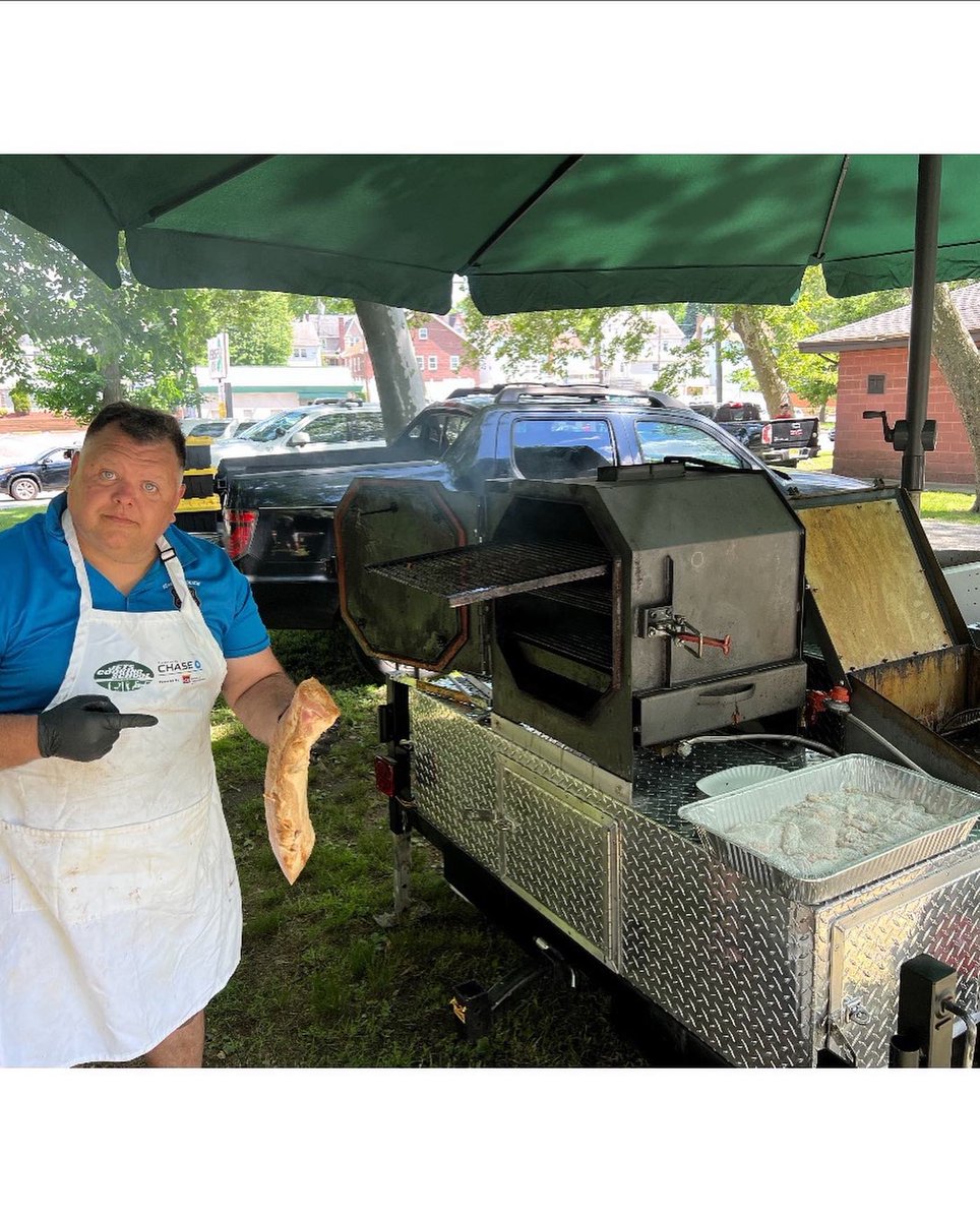 GothamCityCrew's tweet photo. Supporting #ChoppedChampion Frank West @jetgreensanta while he cooks up the deliciousness for #Local21

The menu specialty on the menu is “APPLE EXPLOSION” 

#NJPBA #PBA #WeTheFans #nyjetsfan #TakeFlight #Jets #JetUp #AllGasNoBrake #JetsNation #nyjets #NewYorkJets #JetsTwitter https://t.co/8GkxoRoY0W