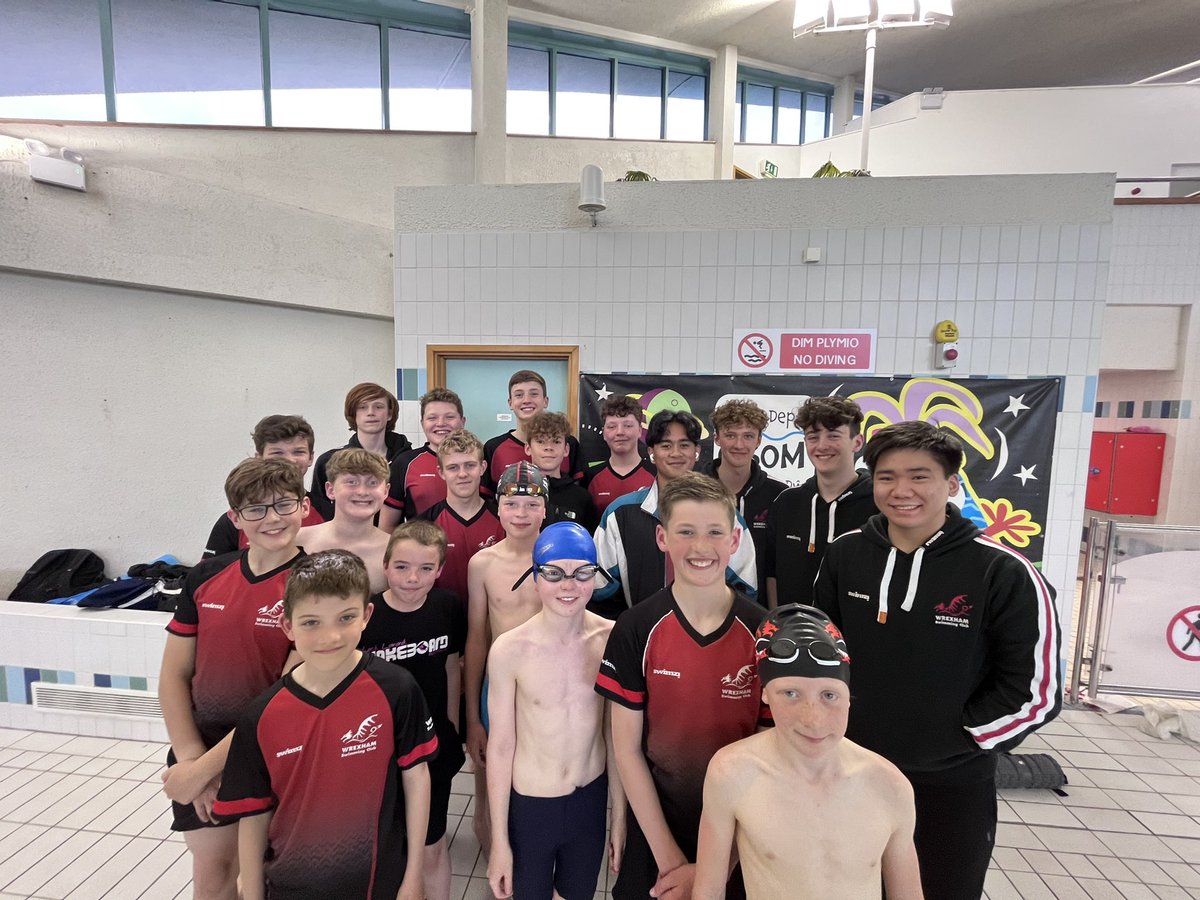 WrexhamSC's tweet photo. What a team 🌟🌟🌟 https://t.co/Jvx6ZU1YWR
