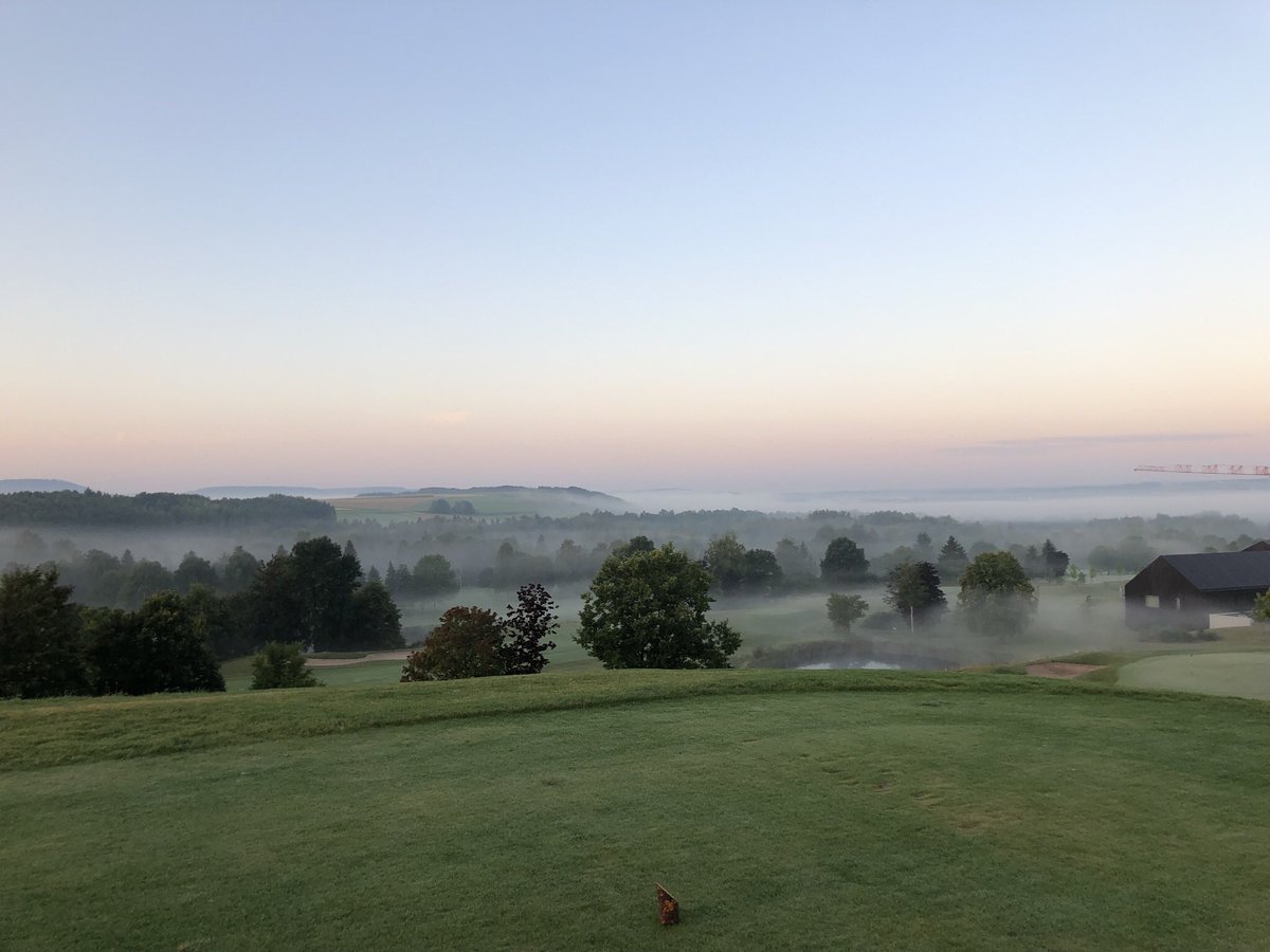 JakewillTurf's tweet image. 4 years ago i started working on a golf course. Started as a summer job and now i can’t get enough of it, Over these past 4 years ive not only grown personally and met some pretty amazing people I’ve made some pretty great friends and got to travel to Europe.