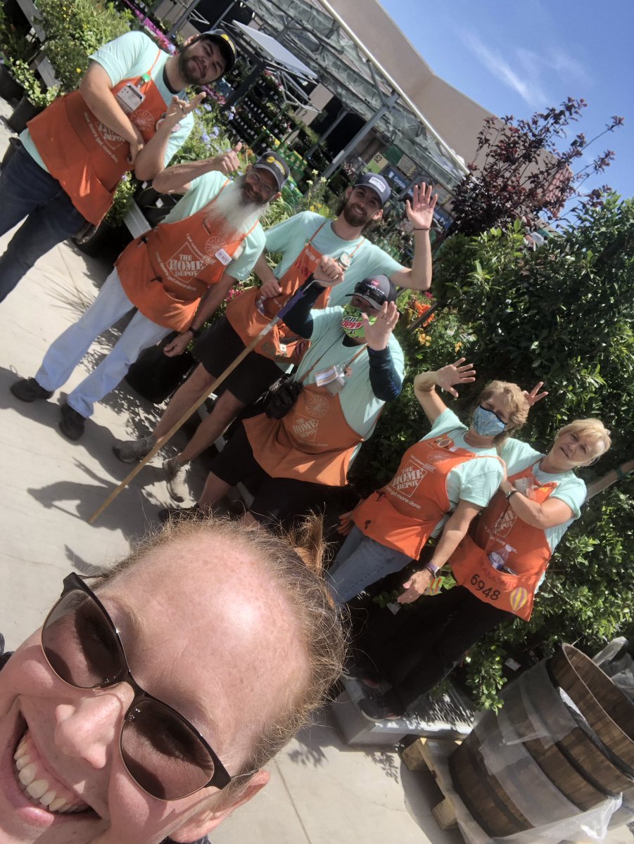 Sarahpat81's tweet photo. It’s been a pleasure working with this amazing group of people. D28 shows what great looks like every day. I will miss you. #6948highflyers @CrystalP6948 @judes0401 @Clarence_Ford7 thank you for all the great times, until next time! https://t.co/6zmwTuetER