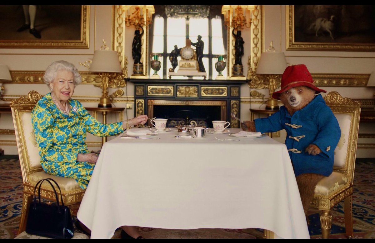 Paddington having tea with the Queen just made my night! #PlatinumPartyatthePalace