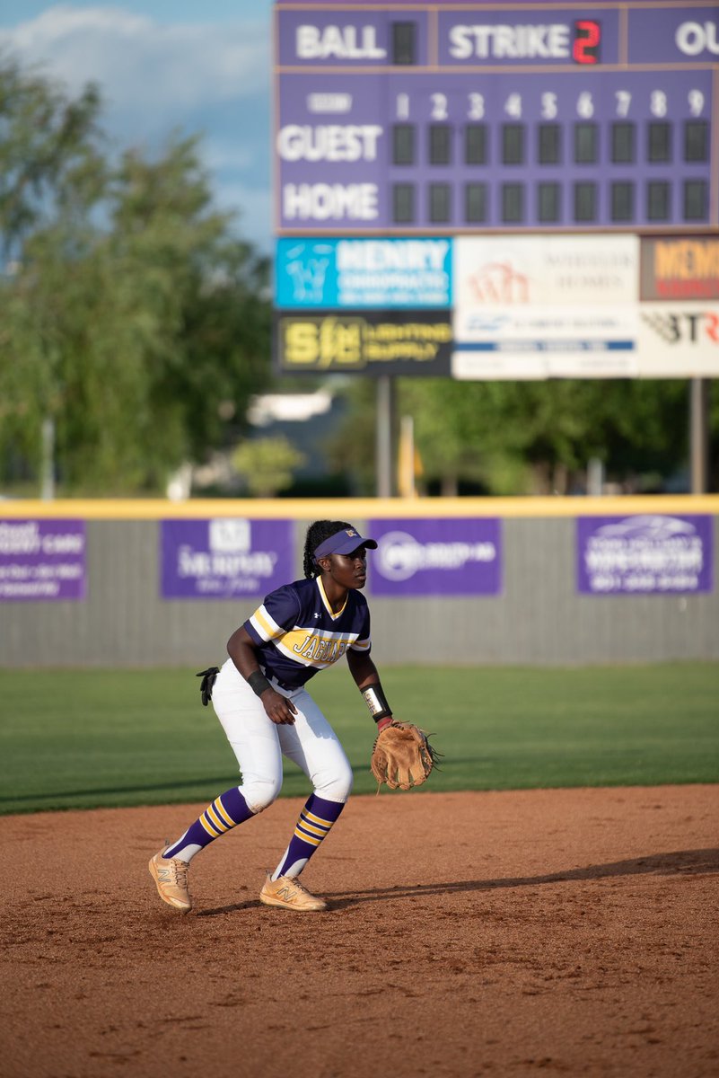 LadyJagsBkb_dc's tweet photo. CONGRATS Reagan Dale, selected as MVP of the North! Way to REPRESENT Reagan!! We are PROUD of you‼️                            💜💛🐆                      @ReaganDale10 https://t.co/F7xJyzZPtn