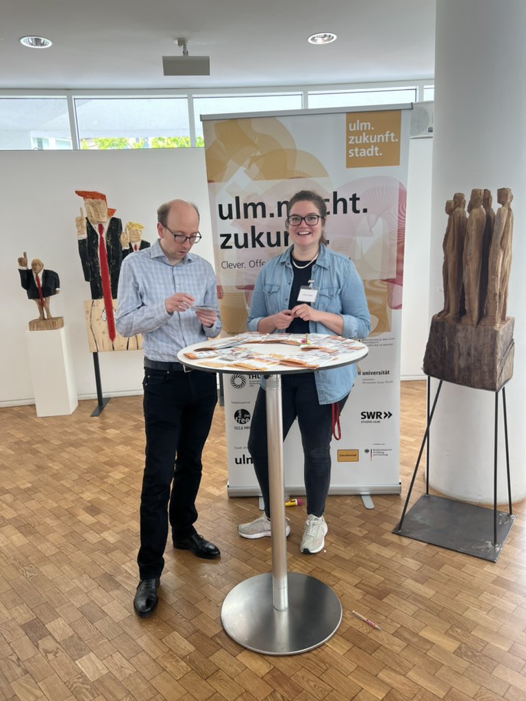 ZAWiW_uulm's tweet photo. Vizepräsident Kühl für Transfer eröffnete den Aktionstag Bürgerwissenschaften. Mit dabei die Zukunftsstadt Ulm und viele zivilgesellschaftliche Akteure. @mitforschen Forschenden Lernen @ZAWiW_uulm @Ulm2030 @InnoSUED @uni_ulm @institut_ileu @vh_ulm @unw_ulm @ulm_donau https://t.co/1HSp1tTizK