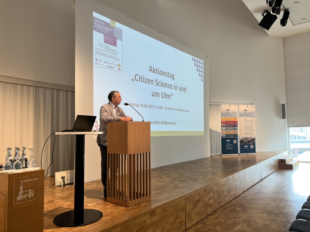 ZAWiW_uulm's tweet photo. Vizepräsident Kühl für Transfer eröffnete den Aktionstag Bürgerwissenschaften. Mit dabei die Zukunftsstadt Ulm und viele zivilgesellschaftliche Akteure. @mitforschen Forschenden Lernen @ZAWiW_uulm @Ulm2030 @InnoSUED @uni_ulm @institut_ileu @vh_ulm @unw_ulm @ulm_donau https://t.co/1HSp1tTizK