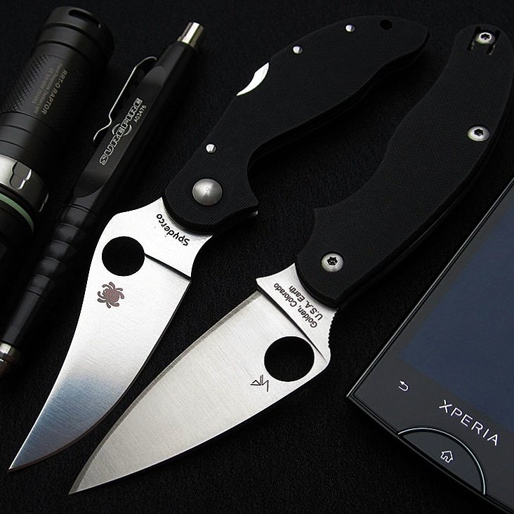 spydercollector's tweet photo. An #edcdump from many years ago, the #spyderco #edschempp #persian and #ukpenknife are still in rotation. https://t.co/y7zWfLXnsy