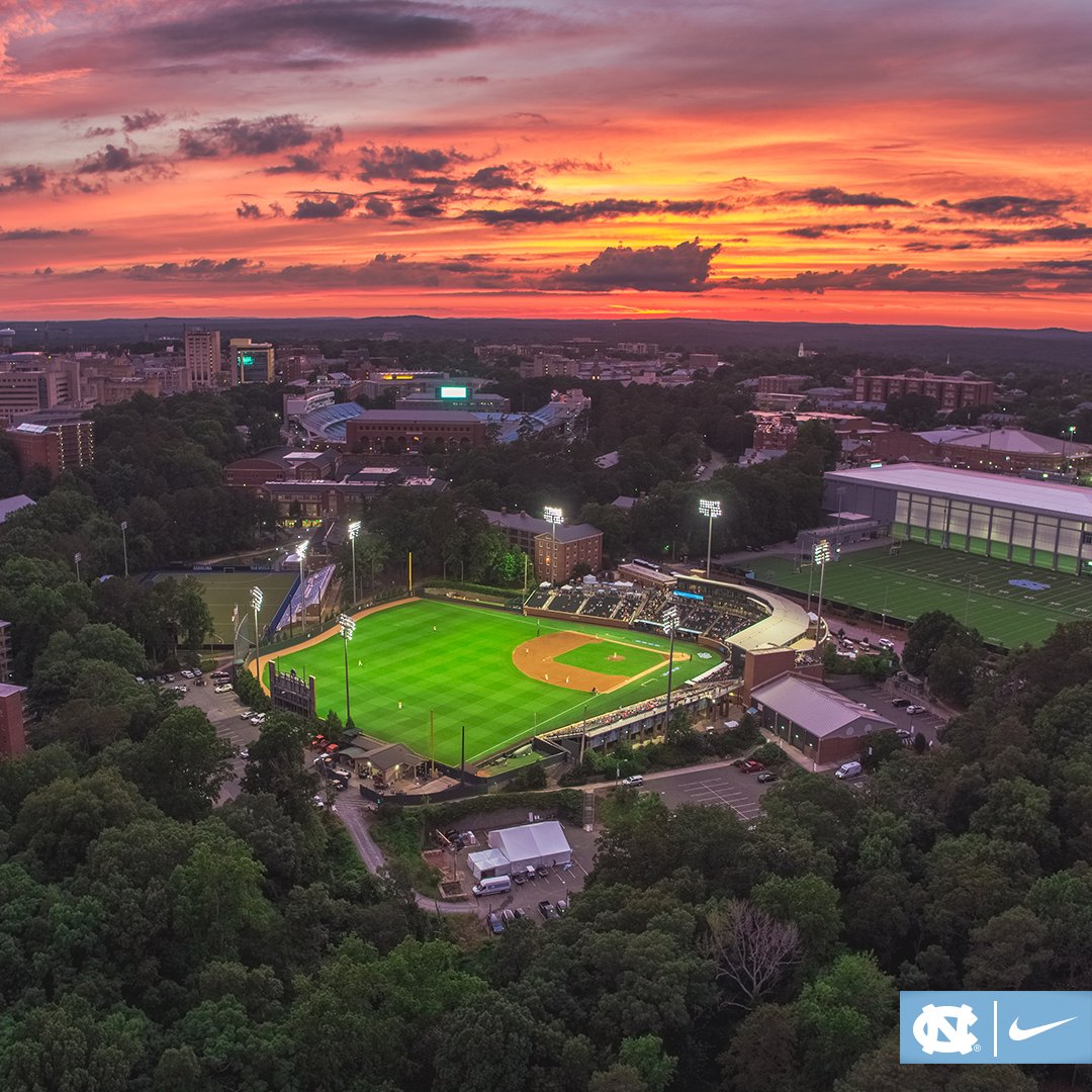 Ready for this scenery during tonight's <a href="/DiamondHeels/">Carolina Baseball</a> game 🌅