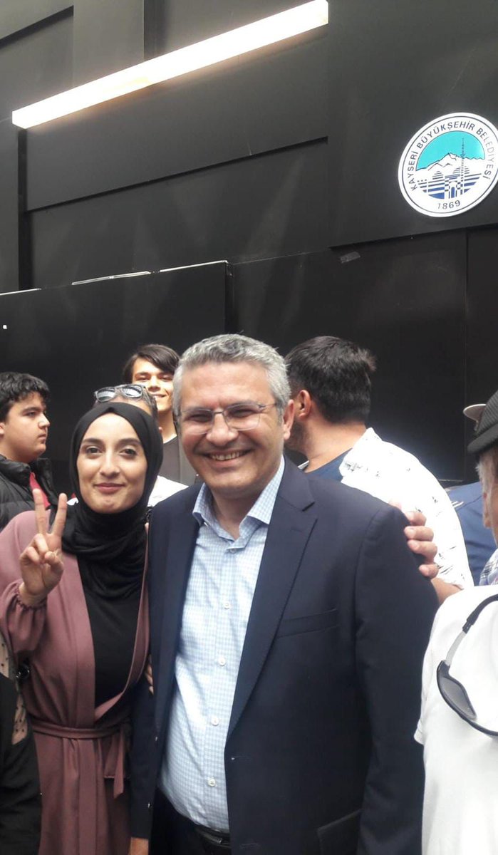 oguzksalici's tweet photo. Kayserili gençlerimizin partimize olan yoğun ilgisinin verdiği mutluluğu tarif edemem.

Gençlerin enerjisiyle iktidara yürümeye devam ediyoruz. Türkiye'nin geleceğini birlikte kuracağız gençler! https://t.co/pTClizsKBX