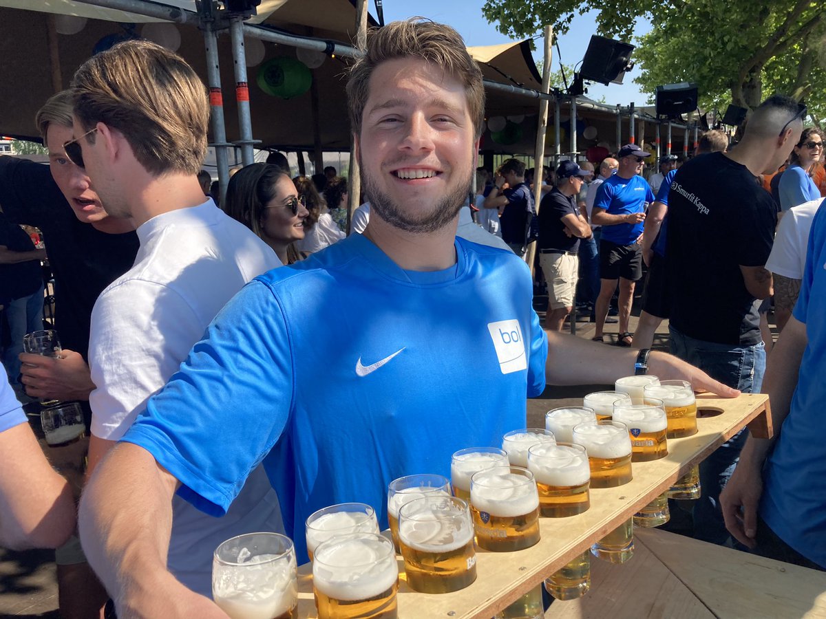 Helmond kleurt <a href="/BolAdviseurs/">Bol Adviseurs</a> blauw tijdens de <a href="/Drakenbootrace/">Drakenbootfestival</a> zo veroveren wij samen stap voor stap onze plek in de thuismarkt 😉🤫👊