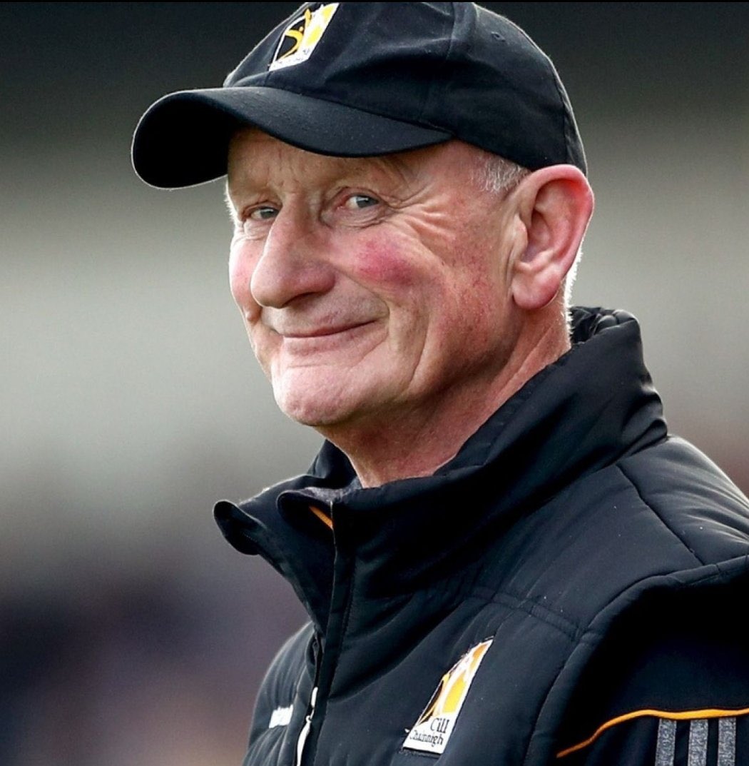 garryd11's tweet photo. Brian Cody going for the handshake 🤝
#kilkenny #galway #galkk #kkgal #leinsterfinal #cody #shefflin #hurling https://t.co/cYNo5ZIurZ